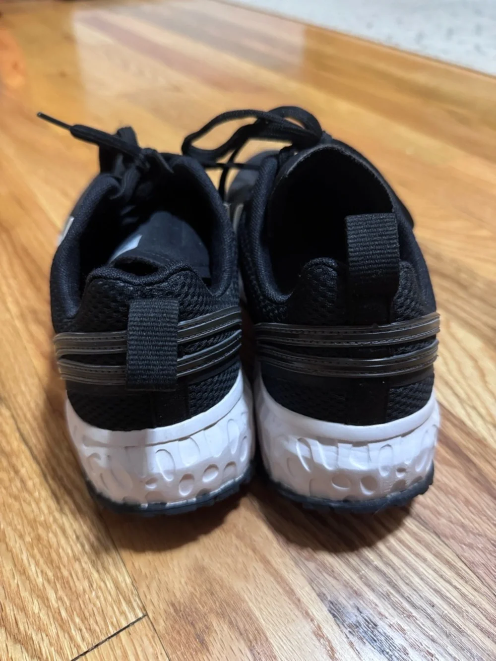 VEJA CONDOR MESH BLACK and WHITE Sneakers size 7